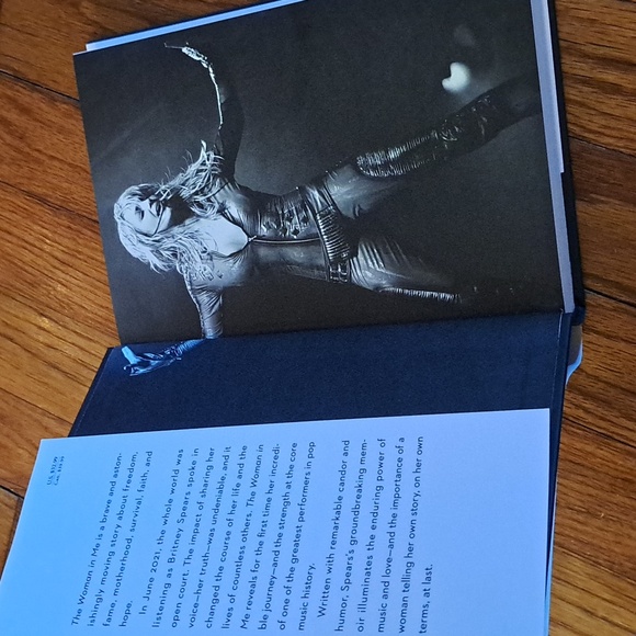 Britney Spears The Woman in Me book - Picture 5 of 7